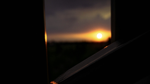 sunset_glimpse_window_unsplash