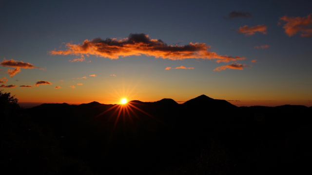 sunset_silhouette_clouds