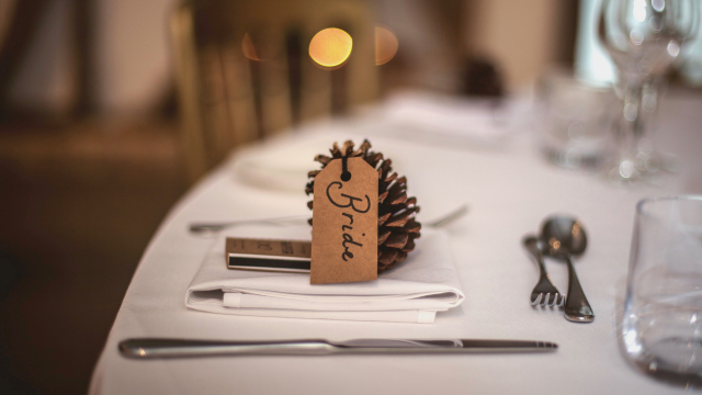 table_setting_wedding_pinecone_bride