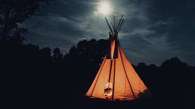 teepee_light_night