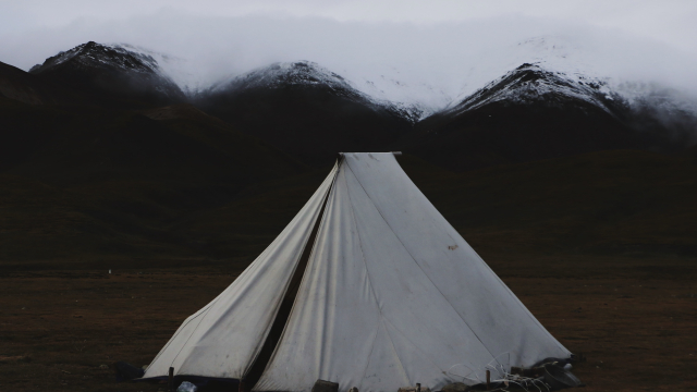 tent_mountains_mist_unsplash