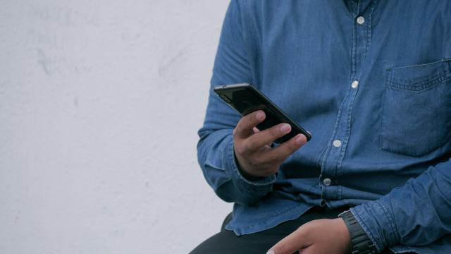 texting_messaging_phone_unsplash