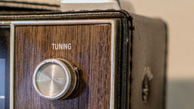 tuning _radio_dial_unsplash