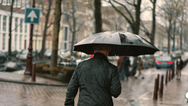 umbrella_walking_street_unsplash