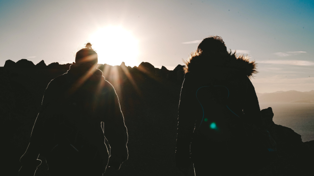 walking_silhouette_sun_unsplash