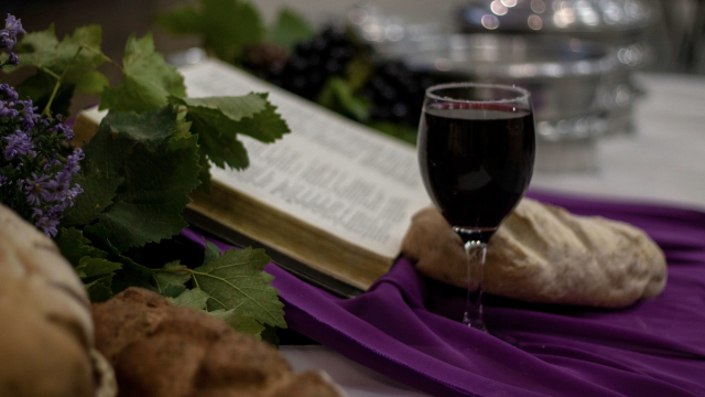 wine_bread_bible_communion_unsplash