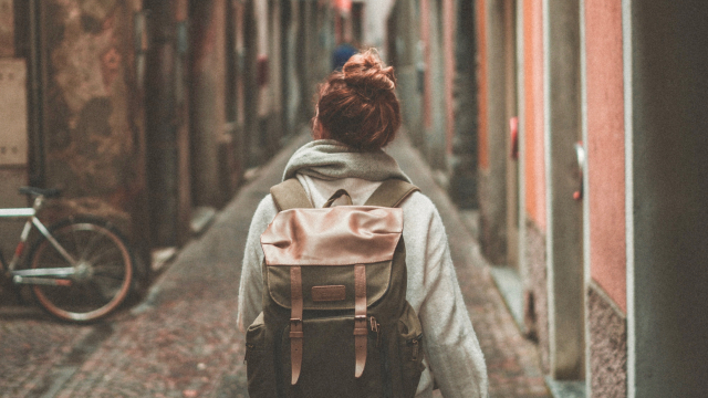 woman_backpack_city_walking_unsplash