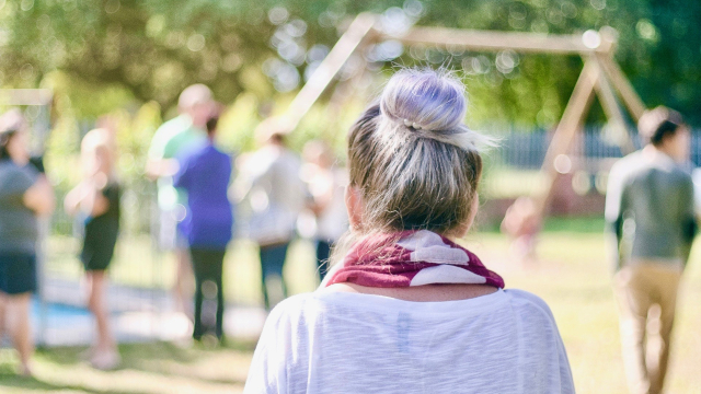 woman_park_people