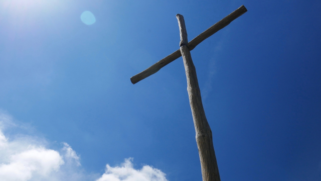 wood_cross_sky_clouds