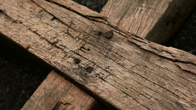 wooden_cross_closeup