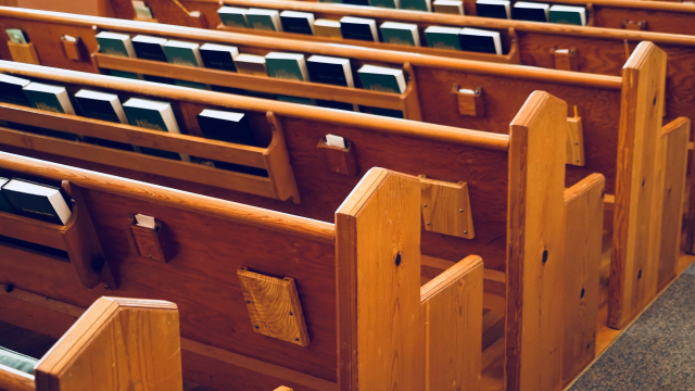 wooden_pews_church