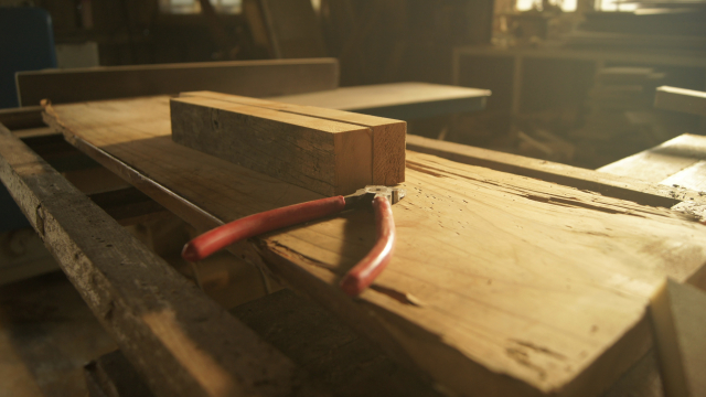 work_bench_table_workshop_pliers_unsplash